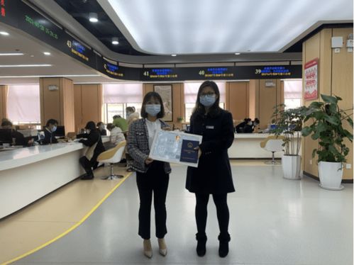 昆明五華區率先發出全市首張“直營連鎖經營企業評審承諾制”食品經營許可證，助推網絡文化經營新格局